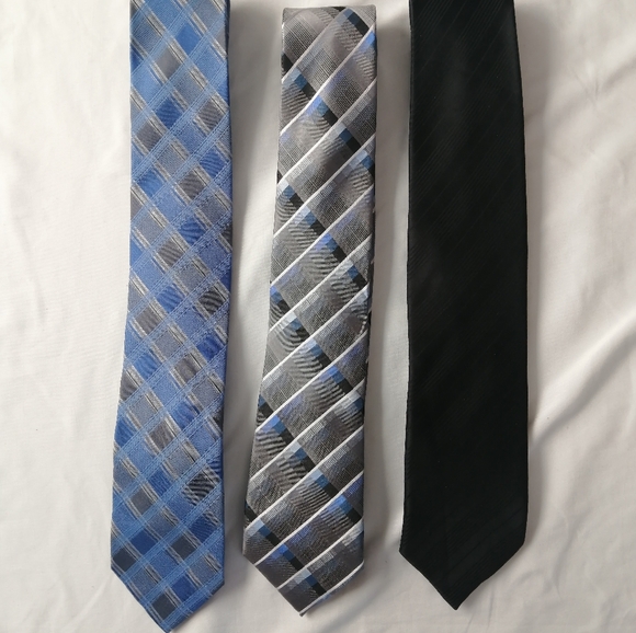 3 Tie Bundle 100% Silk Men's Ties Calvin Klein and Protocol Black, Silver, Blue - Picture 15 of 15